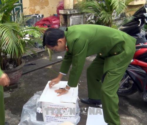 Một cơ sở sản xuất dấm bằng axit công nghiệp và nước lã 